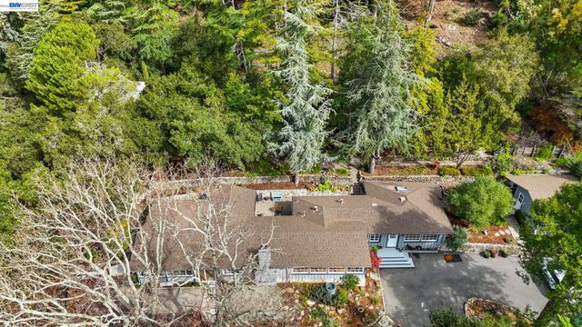 2976 Joaquin Miller Rd, Oakland, CA 94602