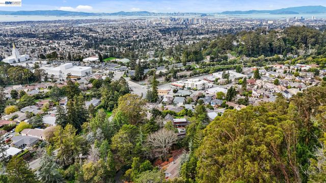 2976 Joaquin Miller Rd, Oakland, CA 94602