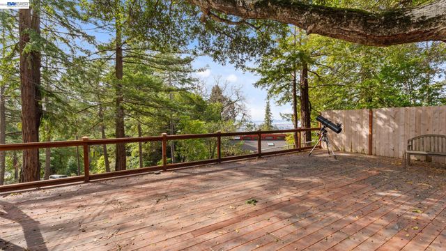 2976 Joaquin Miller Rd, Oakland, CA 94602