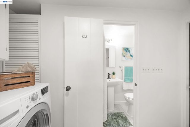 2976 Joaquin Miller Rd, Oakland, CA 94602