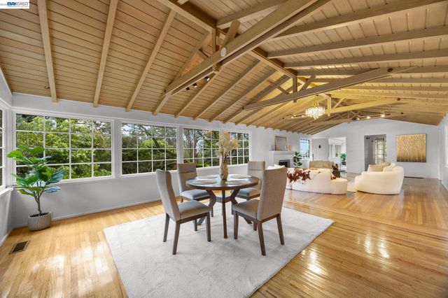 2976 Joaquin Miller Rd, Oakland, CA 94602