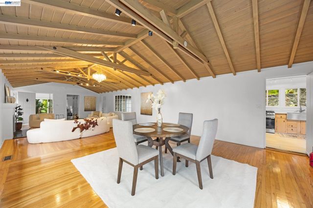 2976 Joaquin Miller Rd, Oakland, CA 94602