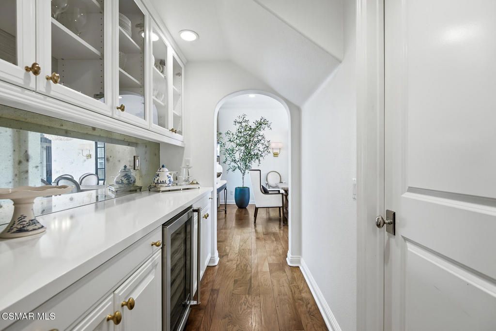 Image 11 of property listing at 4169 Prado De La Puma, Calabasas, CA 91302