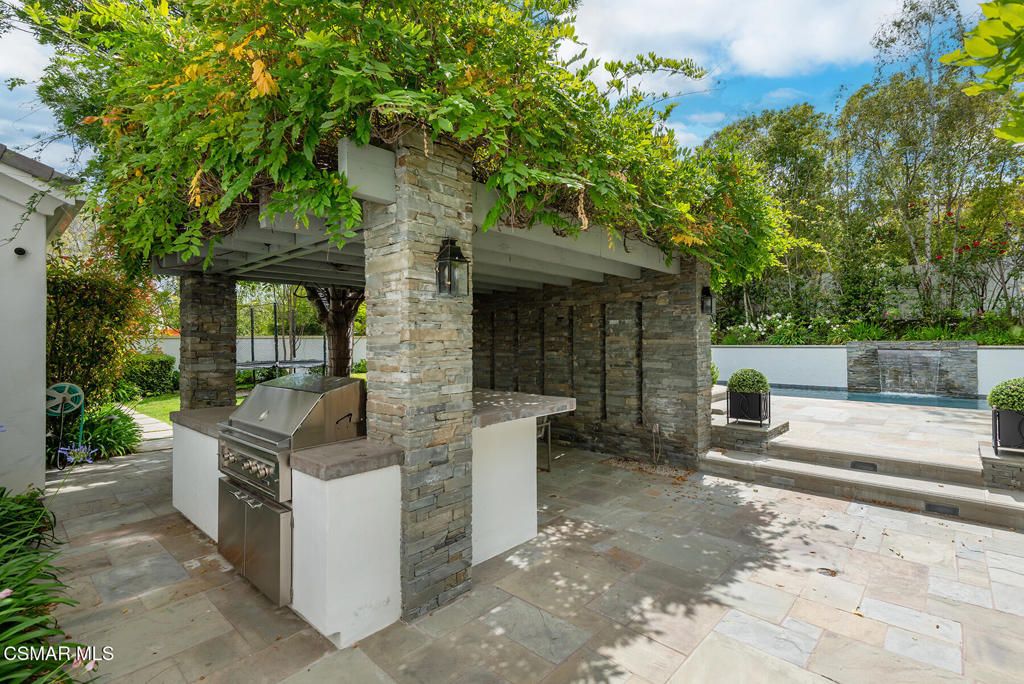 Image 28 of property listing at 4169 Prado De La Puma, Calabasas, CA 91302