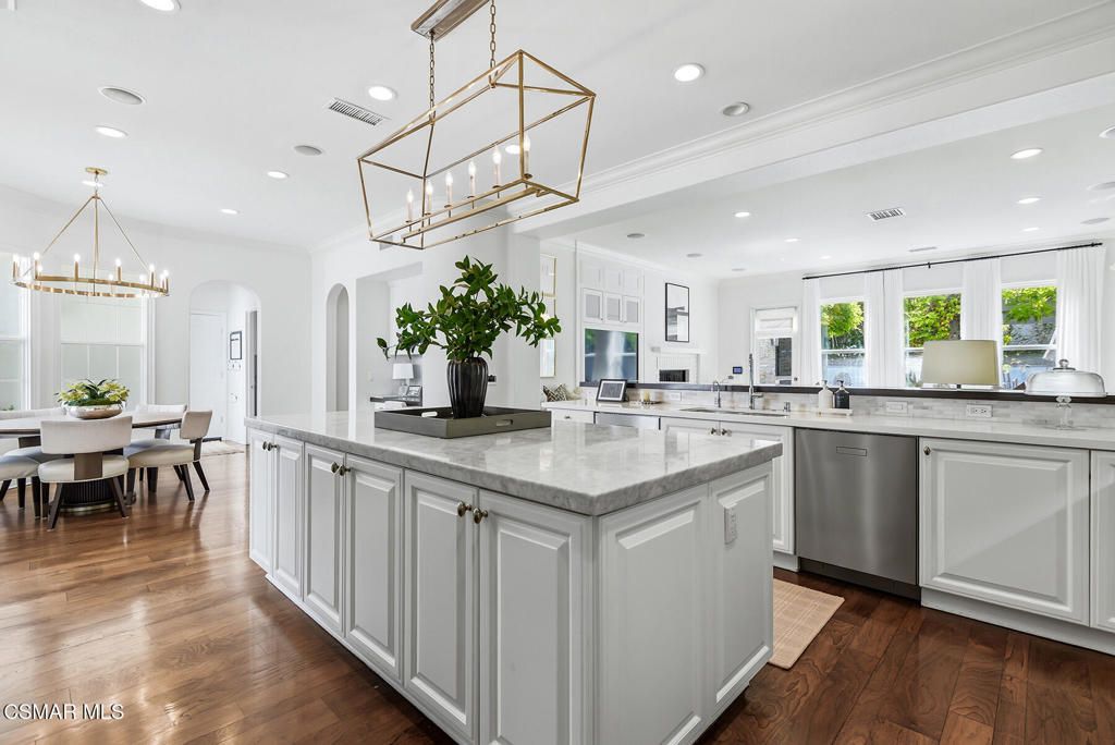 Image 8 of property listing at 4169 Prado De La Puma, Calabasas, CA 91302