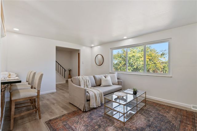 135 Koegler Ave, Brentwood, PA 15227