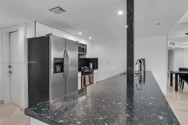 1717 N Bayshore Dr A-3332, Miami, FL 33132