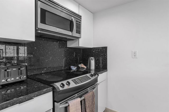 1717 N Bayshore Dr A-3332, Miami, FL 33132