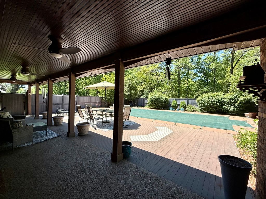 Image 12 of property listing at 833 N 27th Street, Mt Vernon, IL 62864