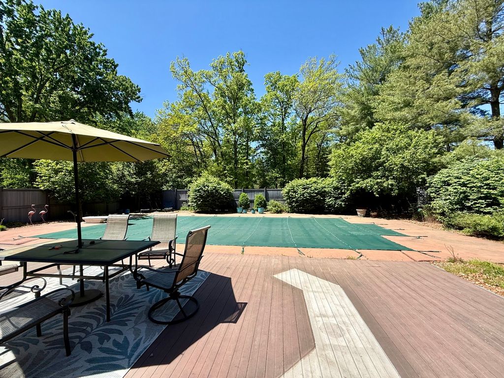 Image 13 of property listing at 833 N 27th Street, Mt Vernon, IL 62864