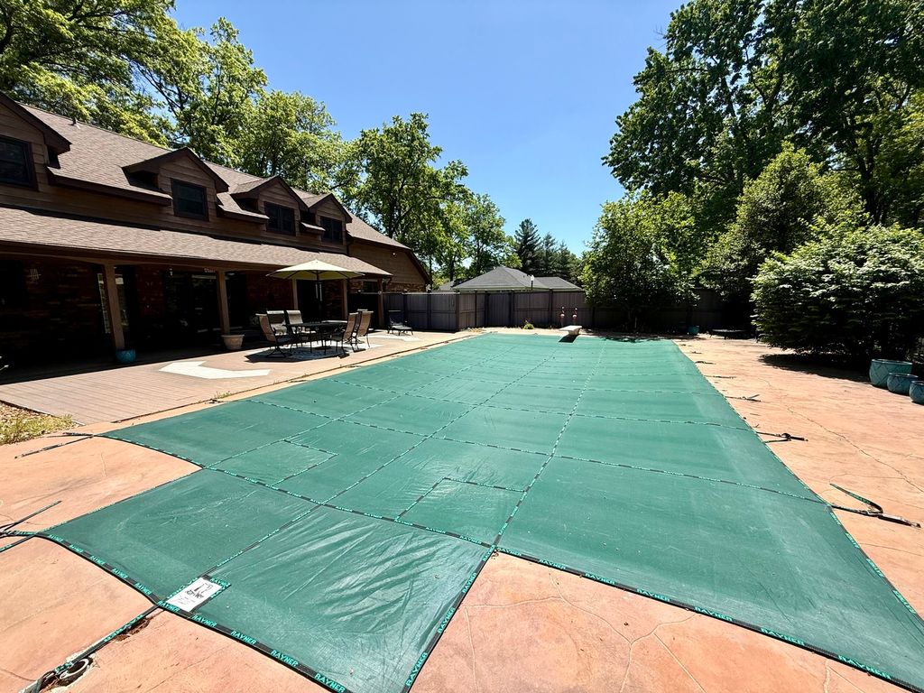 Image 14 of property listing at 833 N 27th Street, Mt Vernon, IL 62864