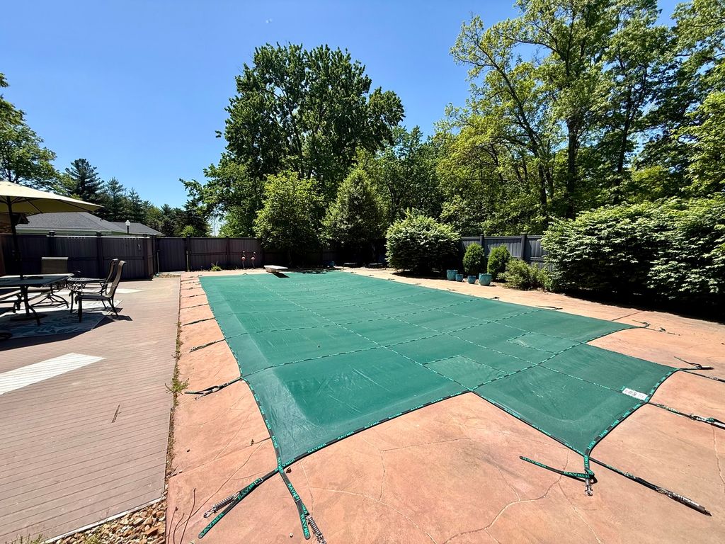 Image 15 of property listing at 833 N 27th Street, Mt Vernon, IL 62864