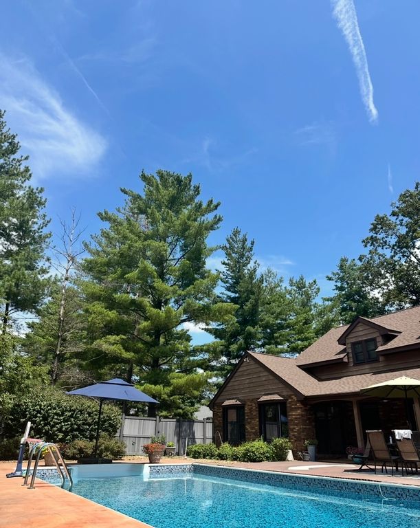 Image 17 of property listing at 833 N 27th Street, Mt Vernon, IL 62864