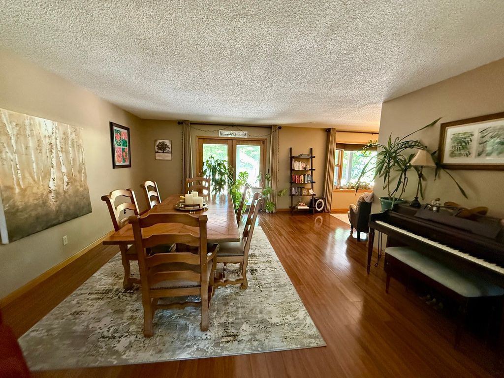 Image 21 of property listing at 833 N 27th Street, Mt Vernon, IL 62864