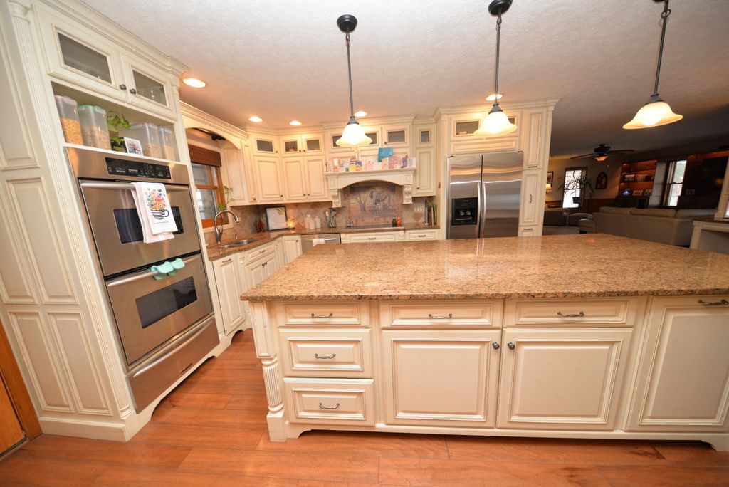 Image 24 of property listing at 833 N 27th Street, Mt Vernon, IL 62864