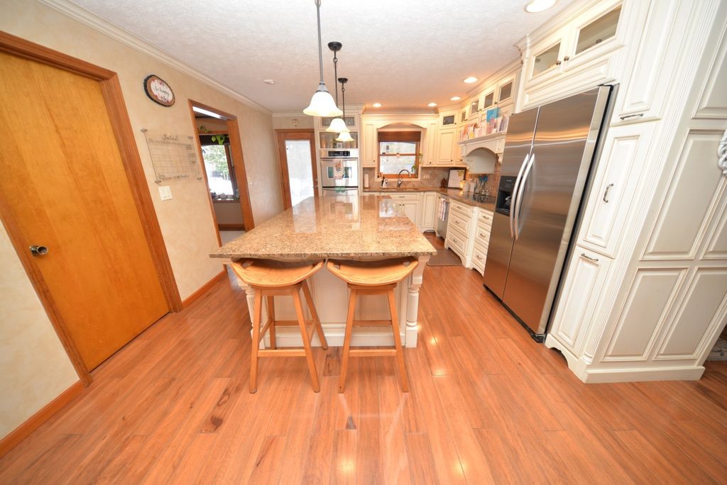 Image 25 of property listing at 833 N 27th Street, Mt Vernon, IL 62864