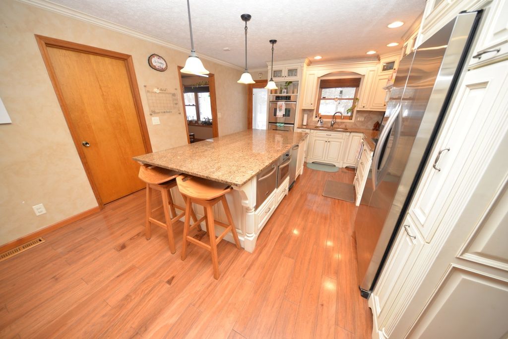 Image 26 of property listing at 833 N 27th Street, Mt Vernon, IL 62864