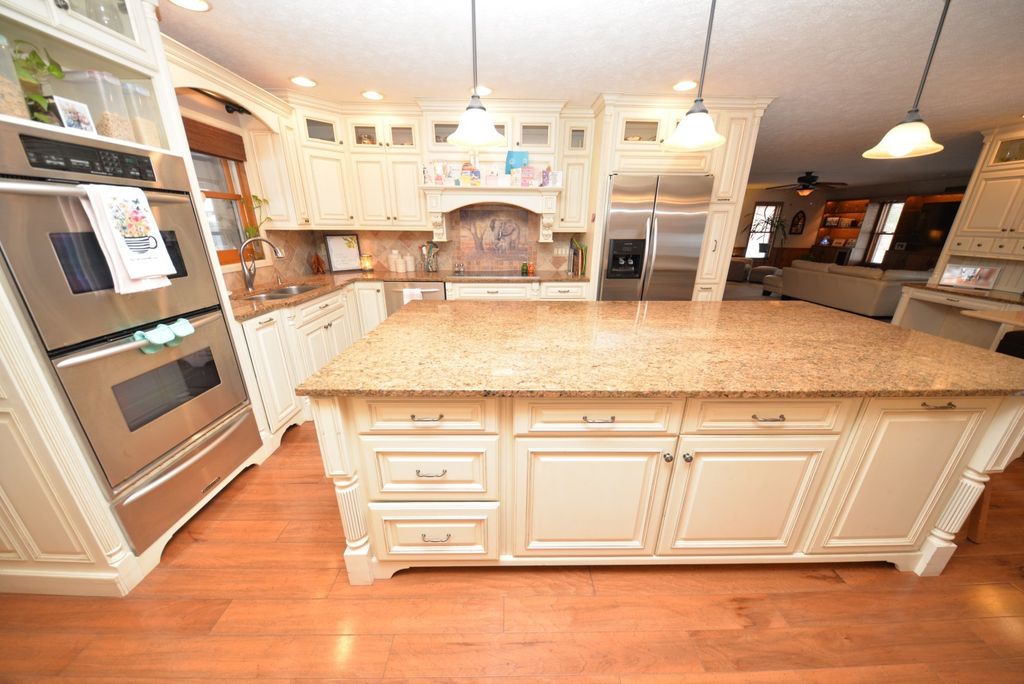 Image 29 of property listing at 833 N 27th Street, Mt Vernon, IL 62864