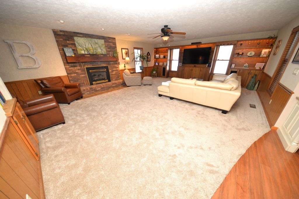 Image 30 of property listing at 833 N 27th Street, Mt Vernon, IL 62864