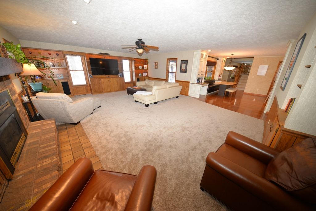 Image 31 of property listing at 833 N 27th Street, Mt Vernon, IL 62864
