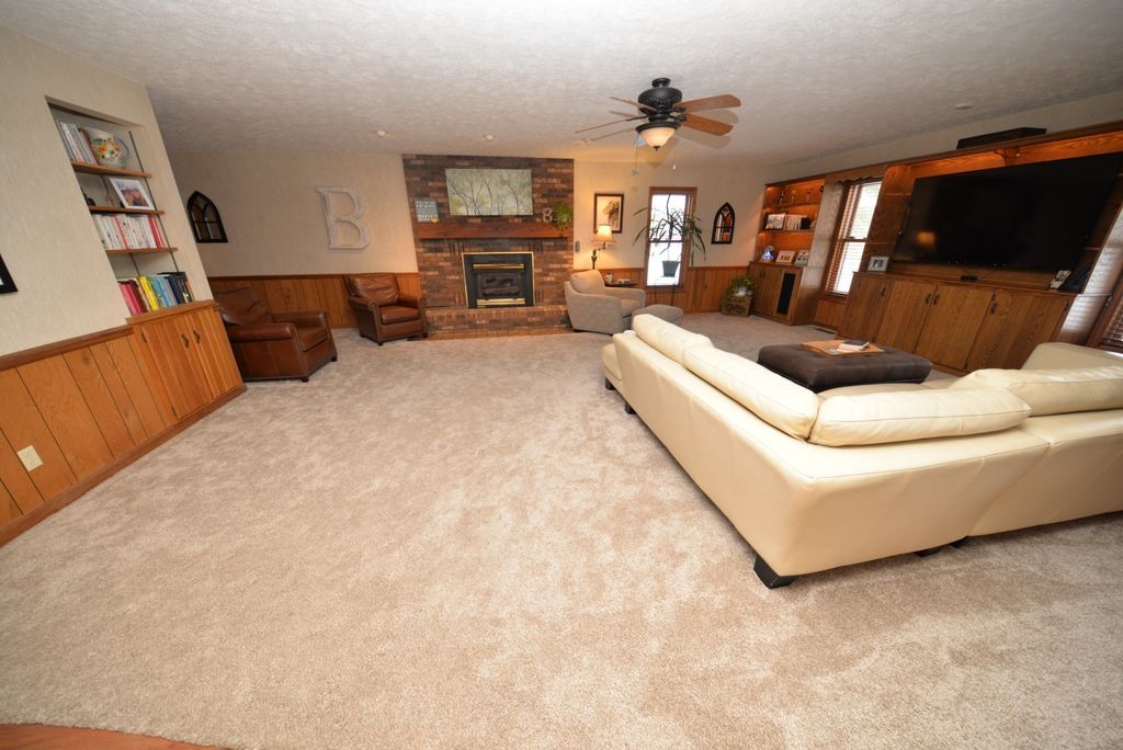 Image 34 of property listing at 833 N 27th Street, Mt Vernon, IL 62864