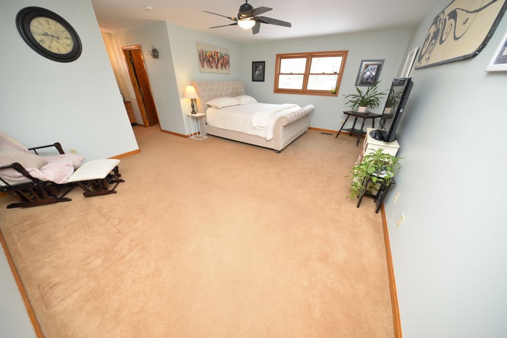 Image 35 of property listing at 833 N 27th Street, Mt Vernon, IL 62864