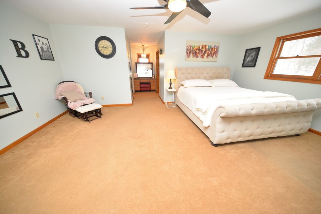 Image 37 of property listing at 833 N 27th Street, Mt Vernon, IL 62864