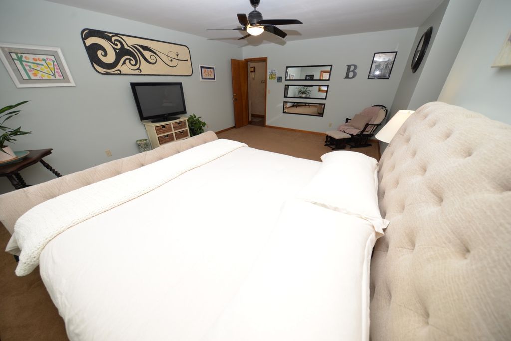 Image 38 of property listing at 833 N 27th Street, Mt Vernon, IL 62864