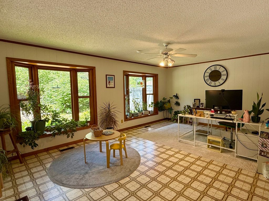 Image 46 of property listing at 833 N 27th Street, Mt Vernon, IL 62864