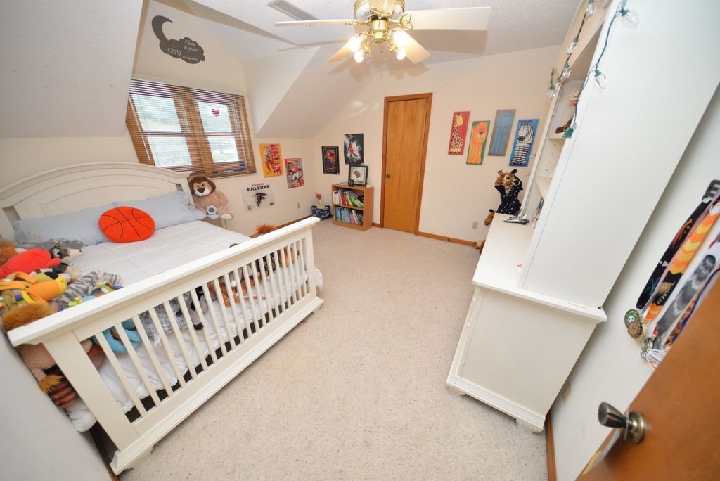 Image 53 of property listing at 833 N 27th Street, Mt Vernon, IL 62864