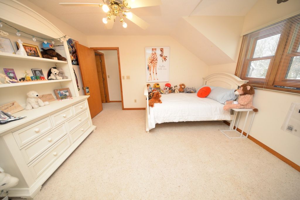 Image 55 of property listing at 833 N 27th Street, Mt Vernon, IL 62864