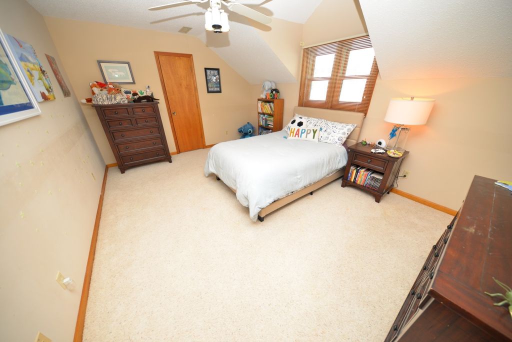 Image 56 of property listing at 833 N 27th Street, Mt Vernon, IL 62864