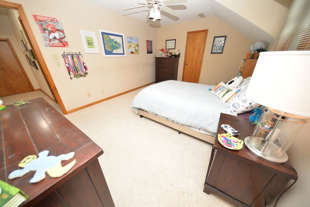 Image 57 of property listing at 833 N 27th Street, Mt Vernon, IL 62864