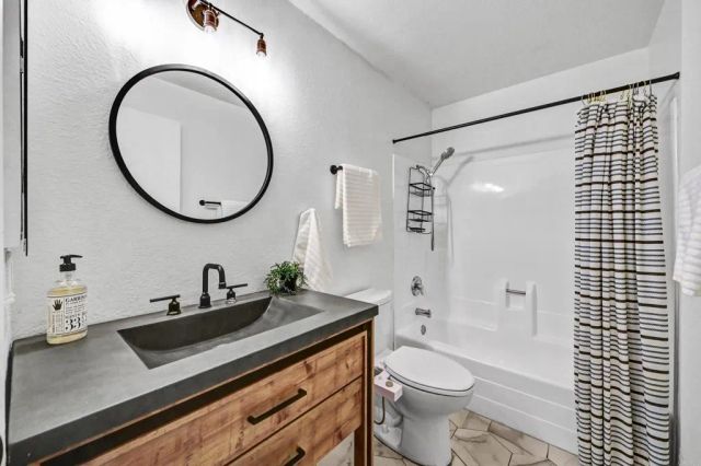 760 Encinitas Blvd. 101, Encinitas, CA 92024