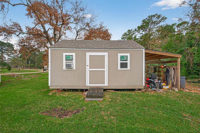 15195 Conroe Heights Lane, Willis, TX 77318