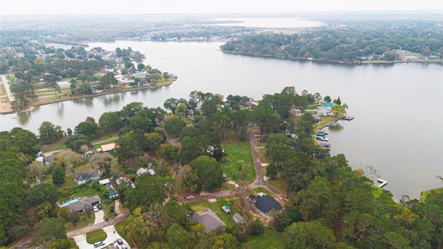 15195 Conroe Heights Lane, Willis, TX 77318