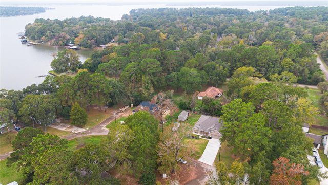 15195 Conroe Heights Lane, Willis, TX 77318