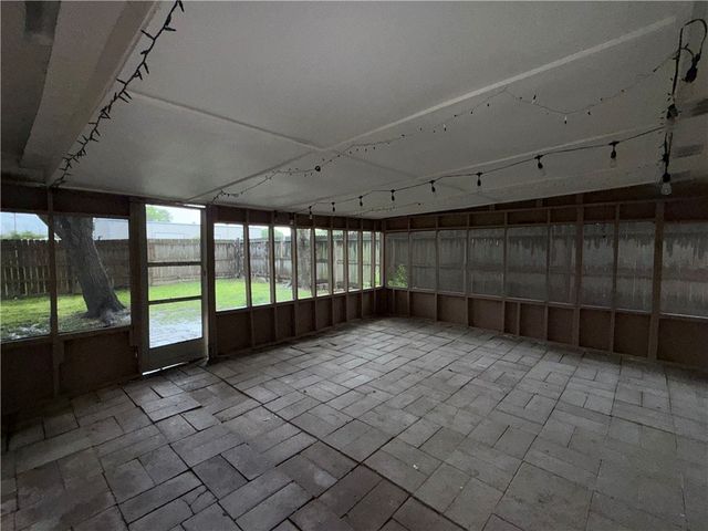 1008 Diomede Dr, Portland, TX 78374