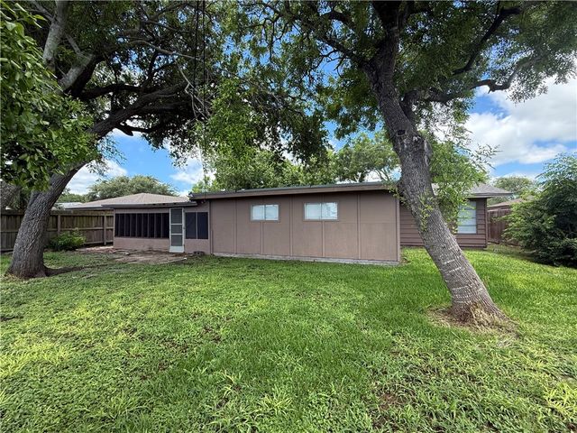 1008 Diomede Dr, Portland, TX 78374