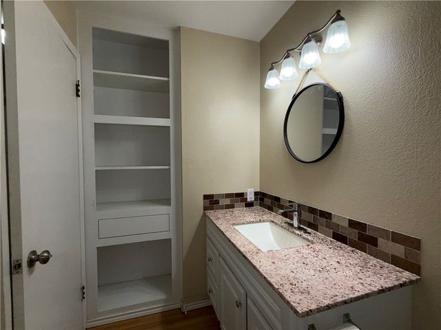 1008 Diomede Dr, Portland, TX 78374