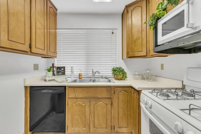 6947 Wolfgram Way, Sacramento, CA 95828