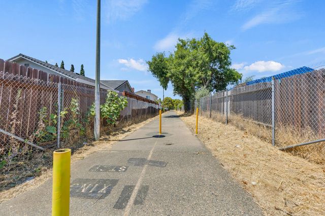 6947 Wolfgram Way, Sacramento, CA 95828