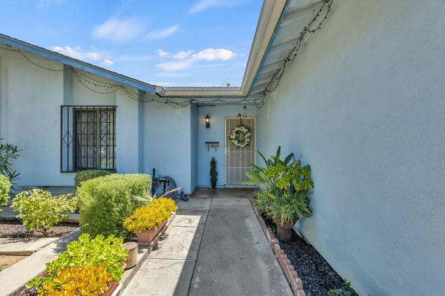 6947 Wolfgram Way, Sacramento, CA 95828