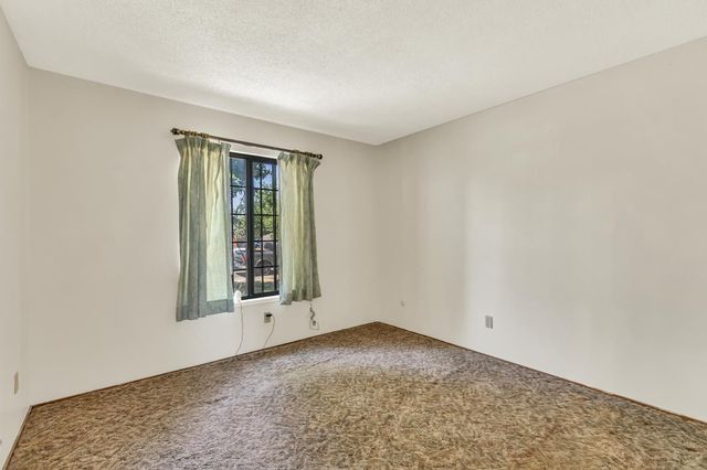 6947 Wolfgram Way, Sacramento, CA 95828