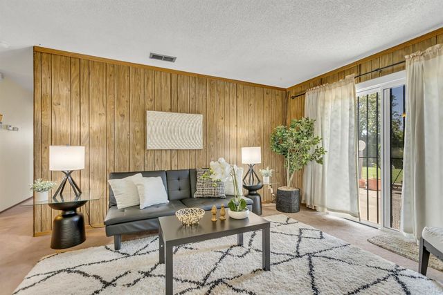 6947 Wolfgram Way, Sacramento, CA 95828