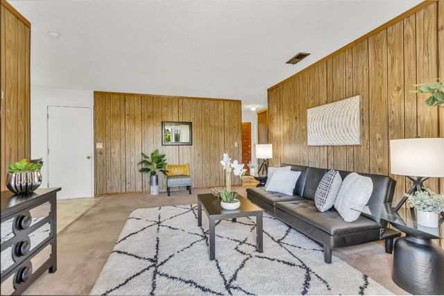 6947 Wolfgram Way, Sacramento, CA 95828