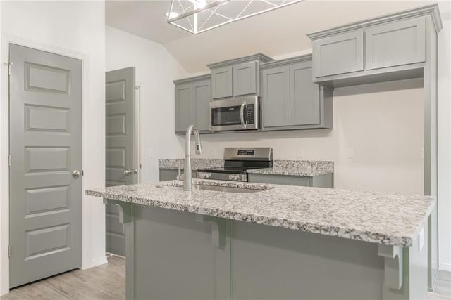 4656 Lincoln Landing, Harrah, OK 73045