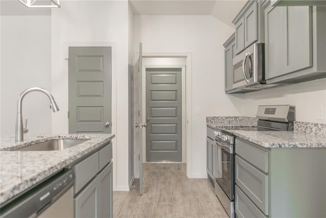 4656 Lincoln Landing, Harrah, OK 73045