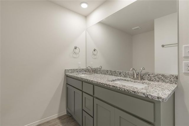 4656 Lincoln Landing, Harrah, OK 73045