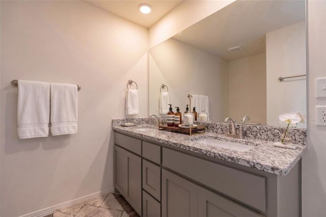 4656 Lincoln Landing, Harrah, OK 73045